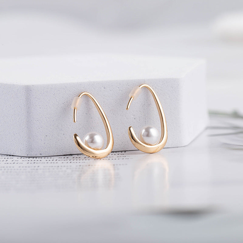 New Pearl Earrings With Brass Texture Metal - Zentrova