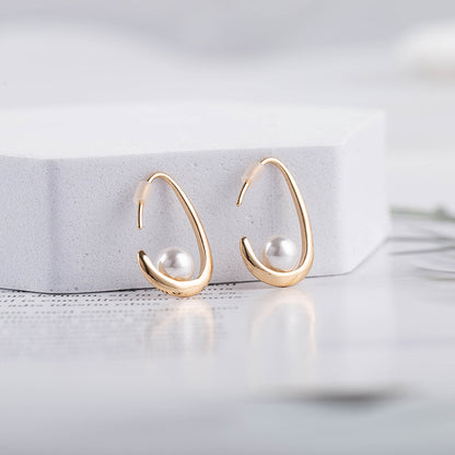 New Pearl Earrings With Brass Texture Metal - Zentrova