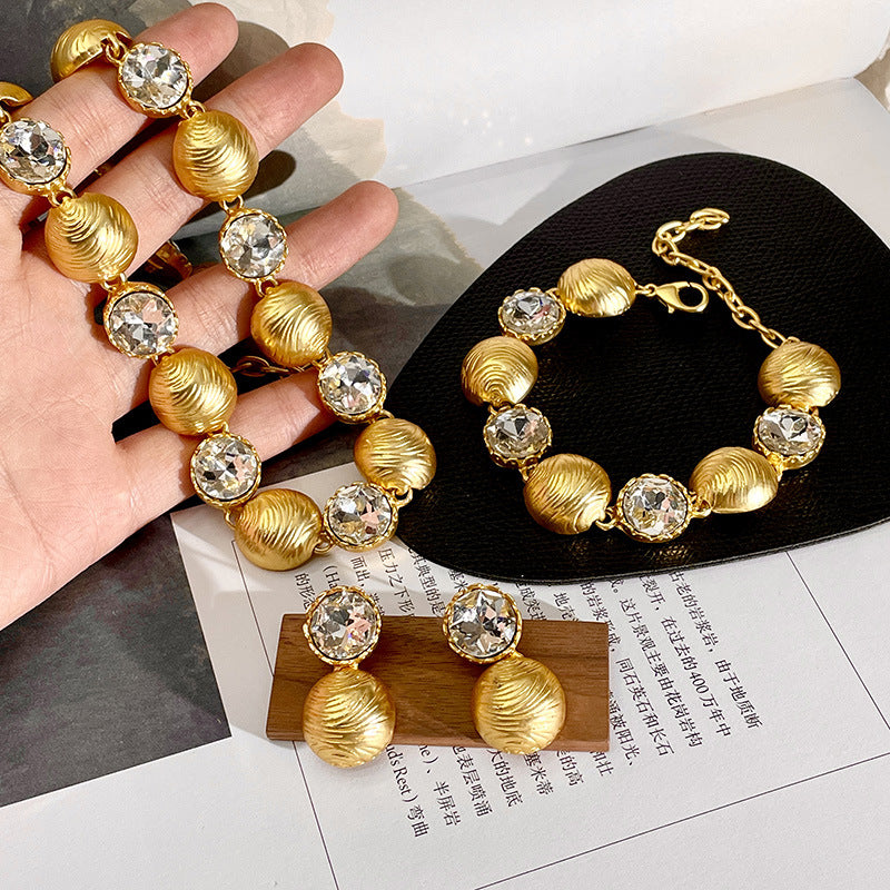 Women's Light Luxury Elegant Gold Necklace Middle-ancient Clavicle Chain - Zentrova