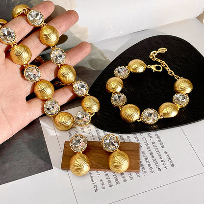 Women's Light Luxury Elegant Gold Necklace Middle-ancient Clavicle Chain - Zentrova