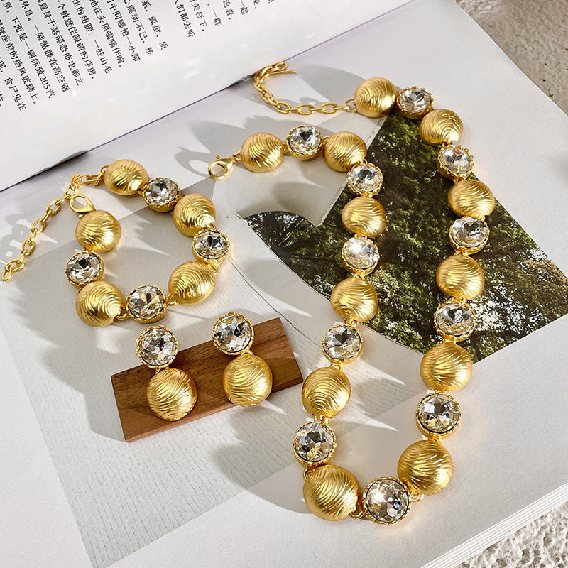 Women's Light Luxury Elegant Gold Necklace Middle-ancient Clavicle Chain - Zentrova