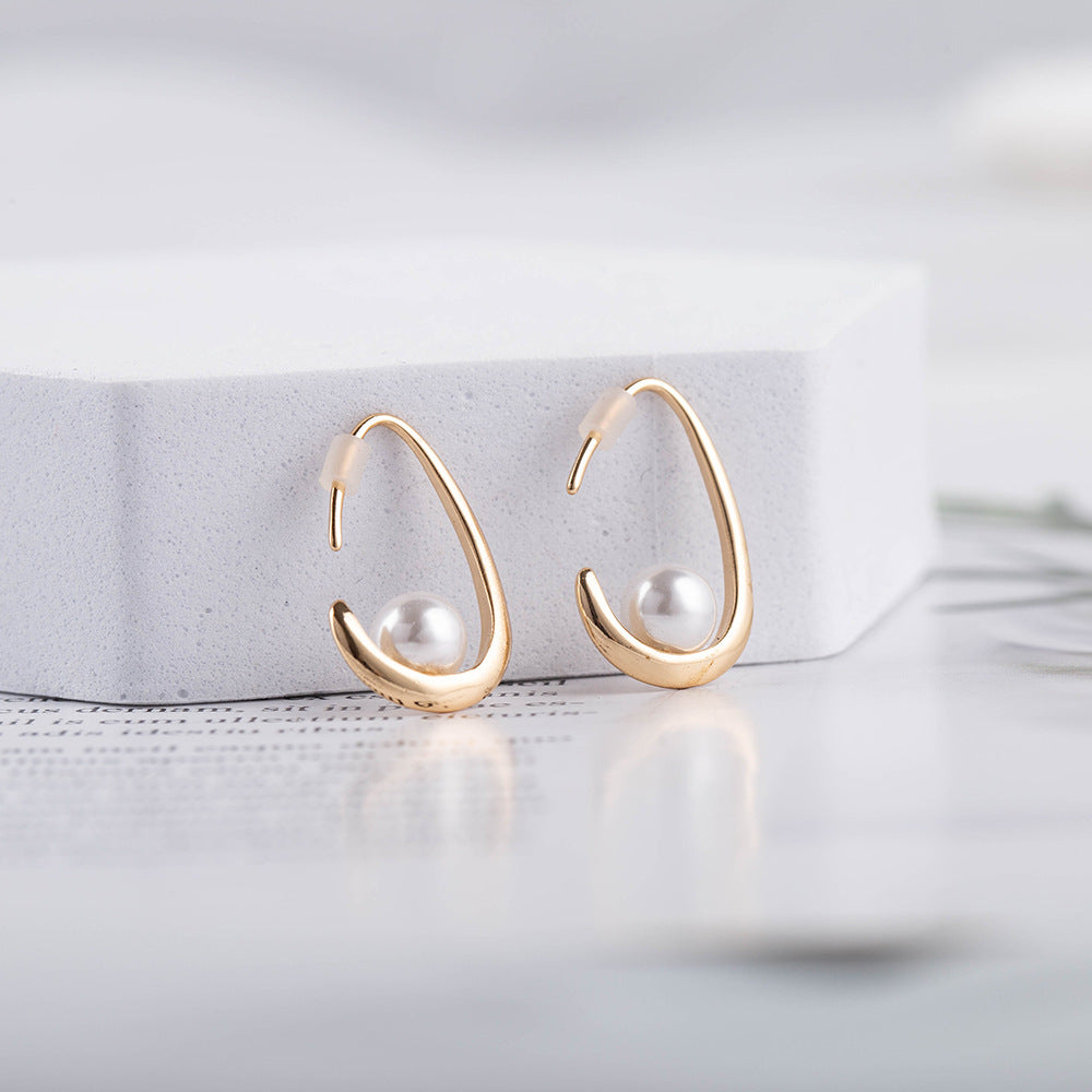 New Pearl Earrings With Brass Texture Metal - Zentrova