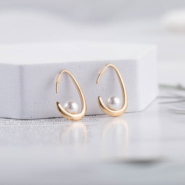 New Pearl Earrings With Brass Texture Metal - Zentrova - Alternative View