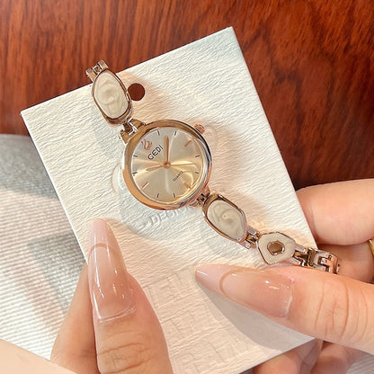 Women's Lightweight Luxury Niche Small Exquisite Minimalist Quartz Watch - Zentrova