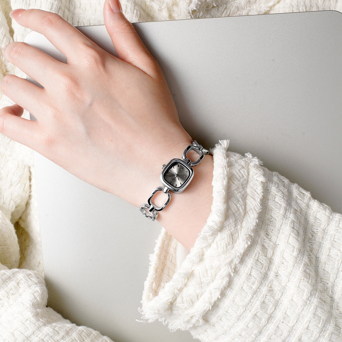 Retro Square Quartz Watch For Women - Zentrova