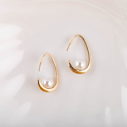 New Pearl Earrings With Brass Texture Metal - Zentrova